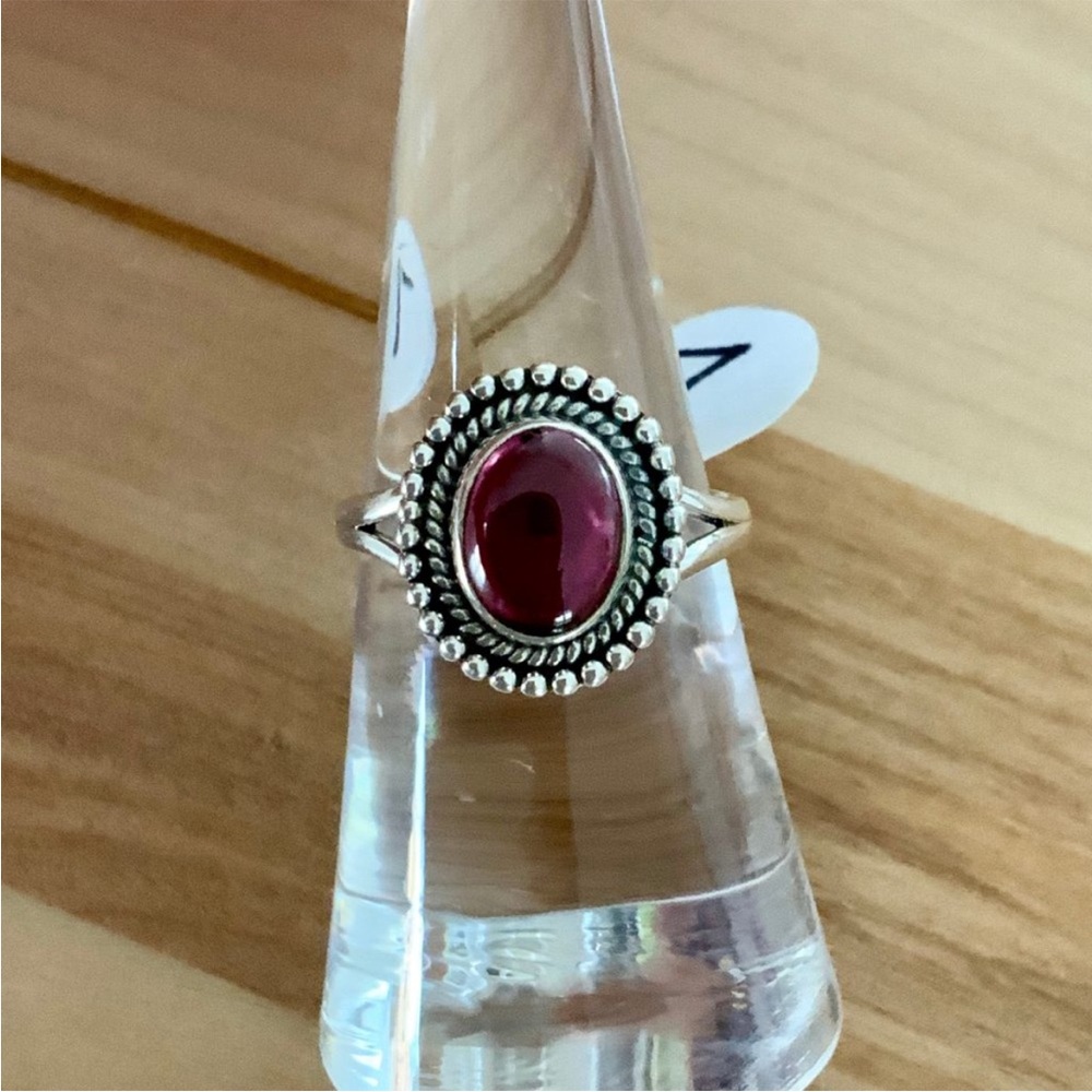 Very Nice Sterling Silver 925 Genuine Garnet Ring